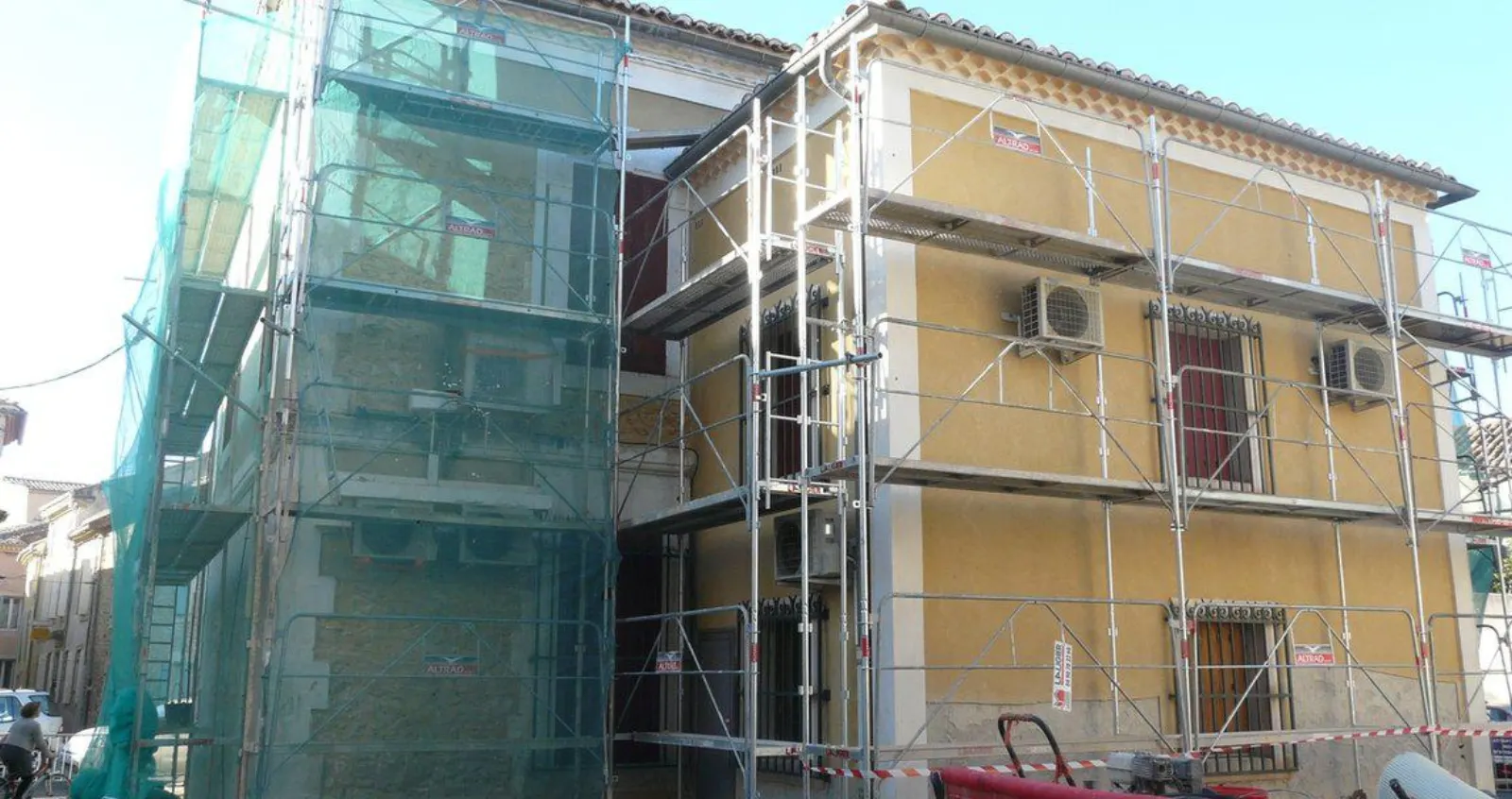 Enduit hydraulique projeté