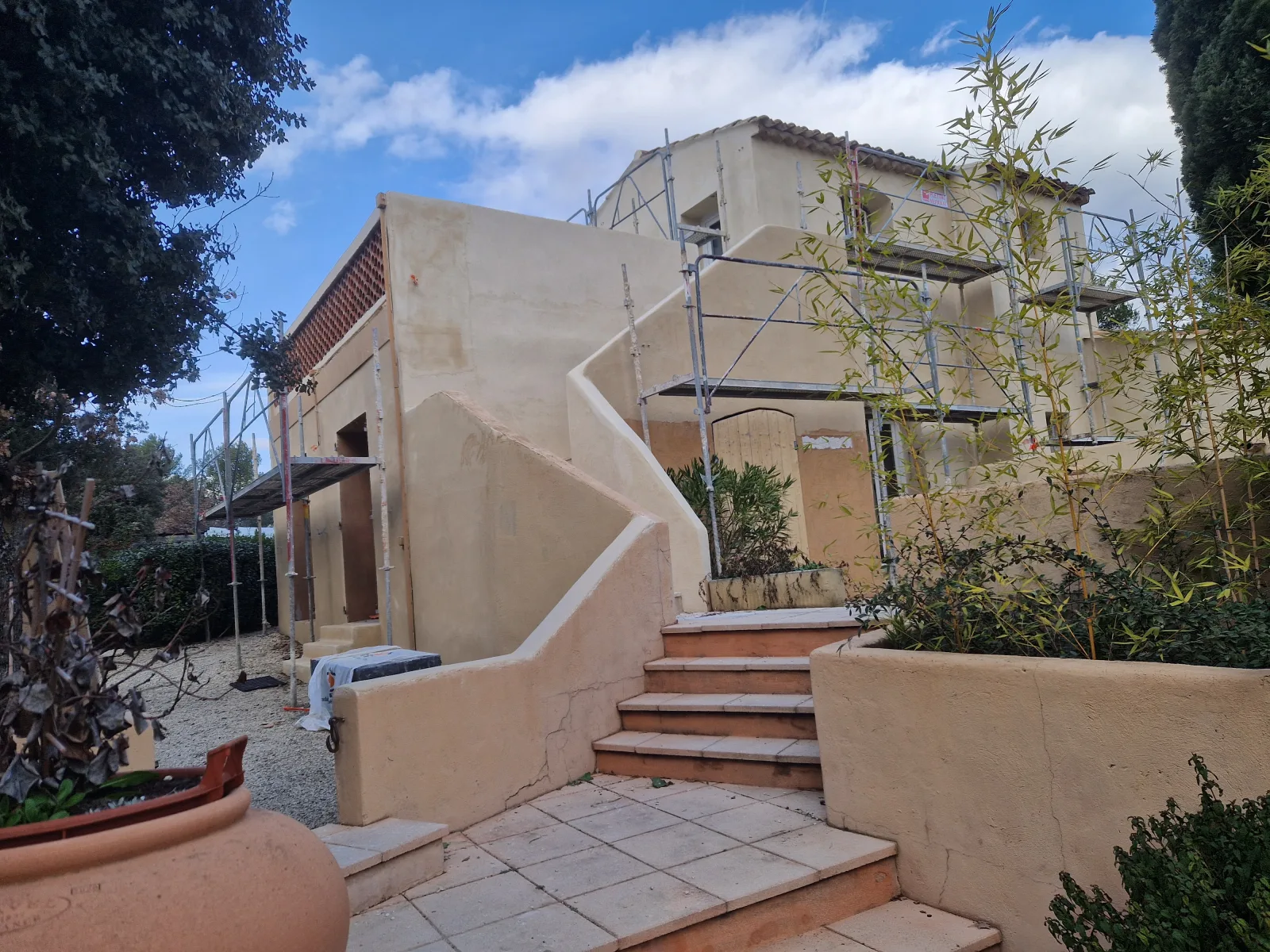 Ravalement enduit ocre Roussillon Luberon