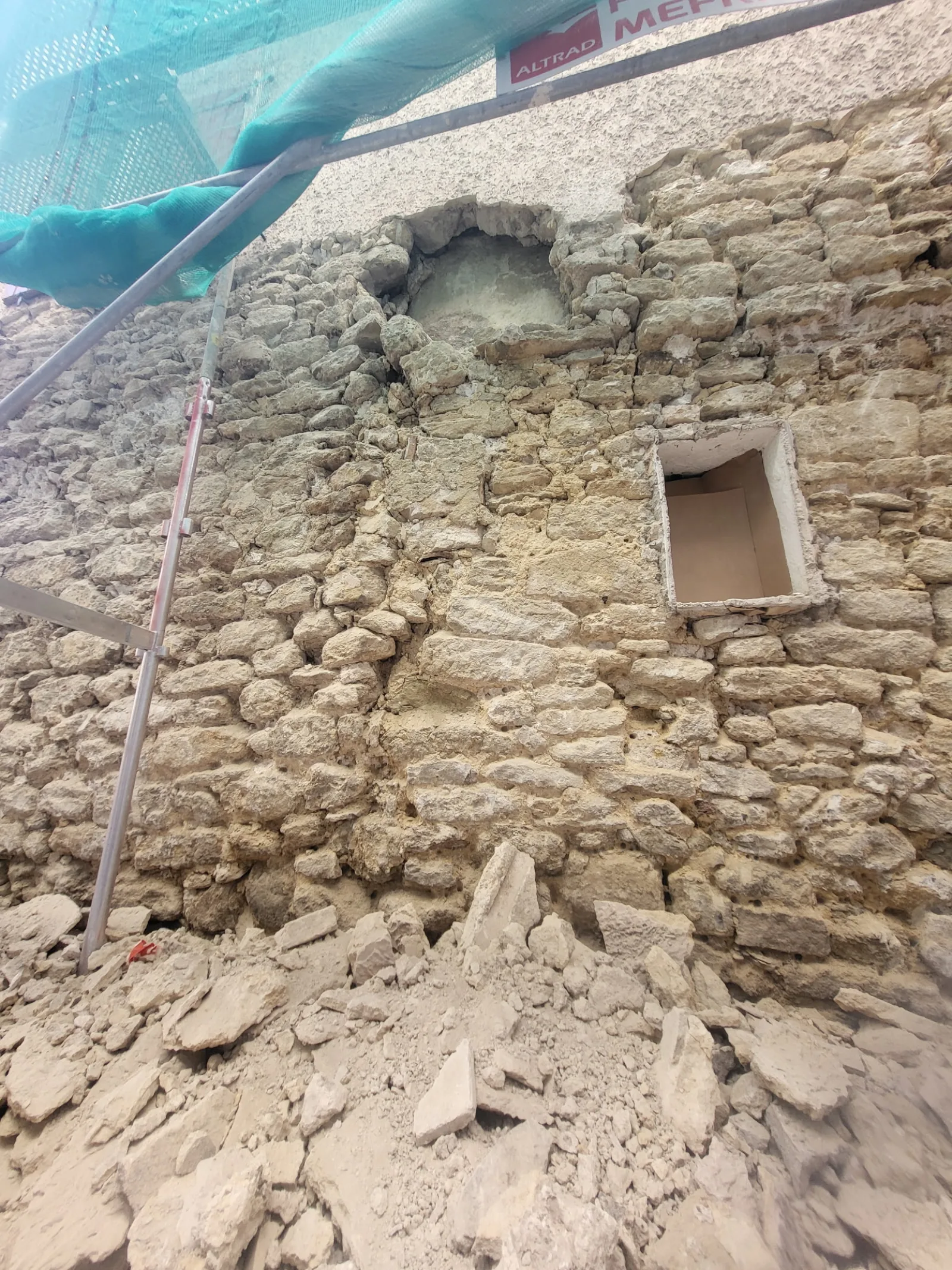 Mur en pierre restauration Malaucène Ventoux