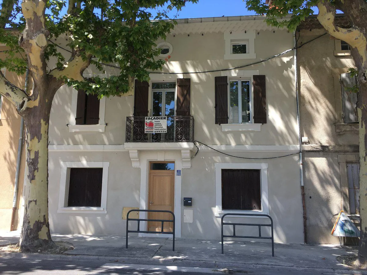 Enduit projeté monocouche
